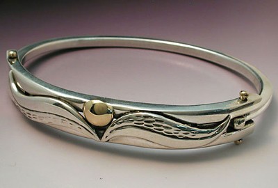 Winged bracelet